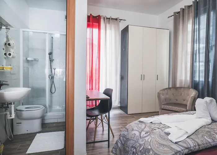 Bulldog Station Apartments With Private Wc, Ac, Tv